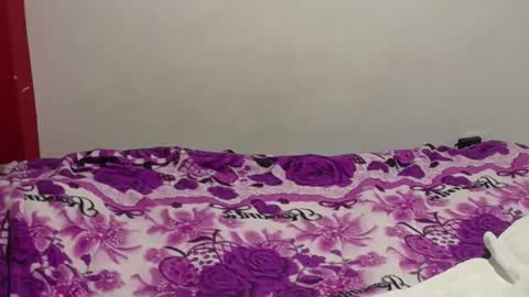 Snapshot of vivian_walt_ chatting on February 2025 03:36:02 AM melissa online show from February 2025 03:36:02 AM