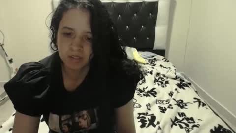Snapshot of vivian_walt_ chatting on May 2026 05:01:02 AM melissa online show from May 2026 05:01:02 AM