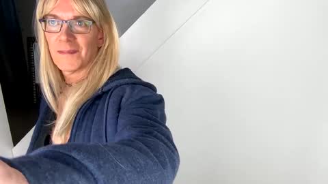 Vivlove online show from January 2025 07:32:01 PM