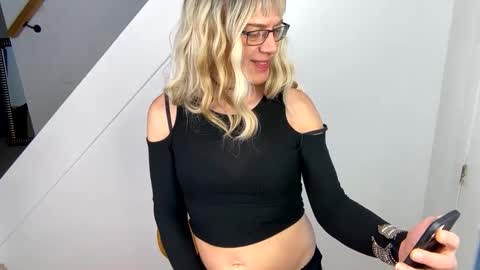 Vivlove online show from January 2025 06:56:02 PM