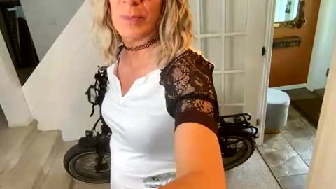 Vivlove online show from June 2026 06:17:01 PM