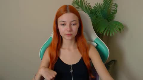 Vivien online show from November 2025 08:19:01 PM