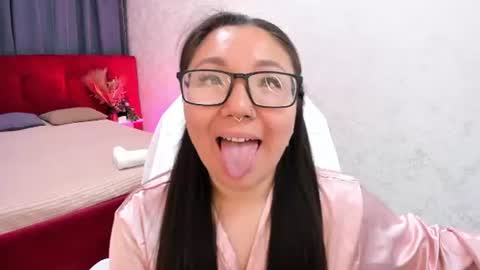 Vivien online show from June 2026 01:05:02 AM