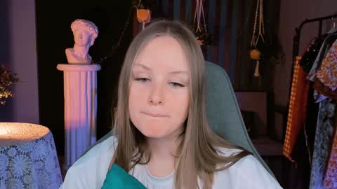 Snapshot of vivienleeigh chatting on December 2024 04:20:01 PM Vivien online show from December 2024 04:20:01 PM