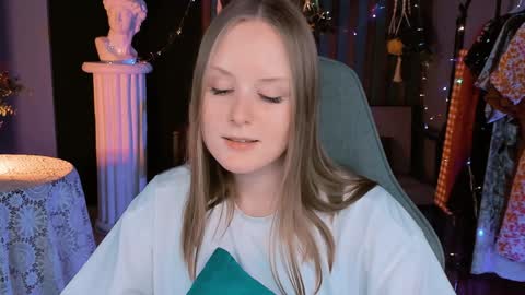 Snapshot of vivienleeigh chatting on December 2024 07:22:02 PM Vivien online show from December 2024 07:22:02 PM