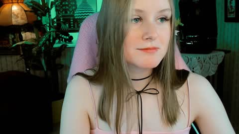 Snapshot of vivienleeigh chatting on January 2025 03:14:02 PM Vivien online show from January 2025 03:14:02 PM