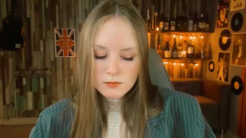 Snapshot of vivienleeigh chatting on February 2025 01:08:02 PM Vivien online show from February 2025 01:08:02 PM