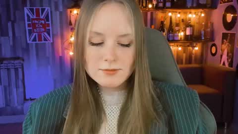 Snapshot of vivienleeigh chatting on February 2025 07:30:02 PM Vivien online show from February 2025 07:30:02 PM