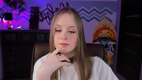 Snapshot of vivienleeigh chatting on March 2025 06:19:01 PM Vivien online show from March 2025 06:19:01 PM