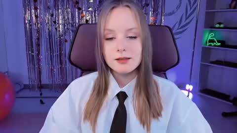 Snapshot of vivienleeigh chatting on March 2025 06:16:01 PM Vivien online show from March 2025 06:16:01 PM