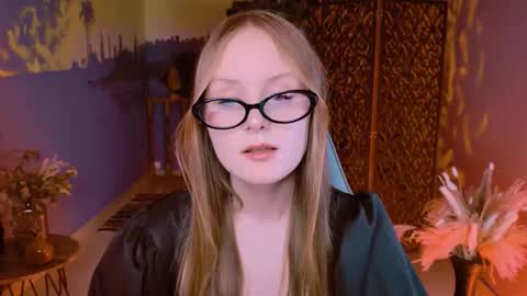 Snapshot of vivienleeigh chatting on September 2025 03:15:01 PM Vivien online show from September 2025 03:15:01 PM