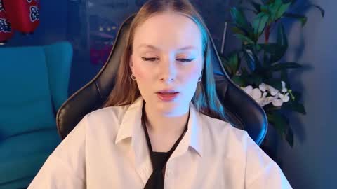 Snapshot of vivienleeigh chatting on November 2025 10:14:02 AM Vivien online show from November 2025 10:14:02 AM