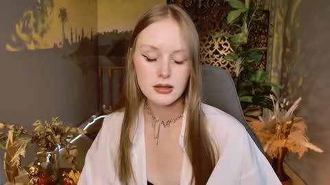 Snapshot of vivienleeigh chatting on December 2025 05:10:02 PM Vivien online show from December 2025 05:10:02 PM