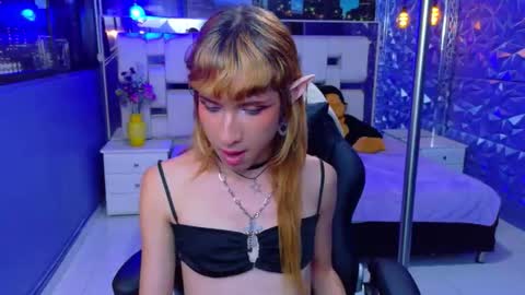 vivienne hadid online show from May 2026 12:16:02 AM