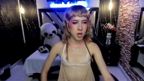 vivienne hadid online show from June 2026 04:33:01 PM