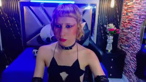 vivienne hadid online show from July 2026 08:16:02 PM