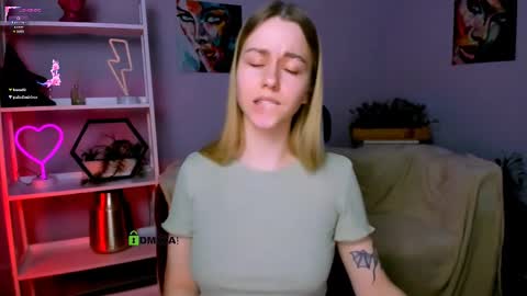 Snapshot of vivienne_sweet chatting on March 2025 02:27:02 AM Vivi online show from March 2025 02:27:02 AM