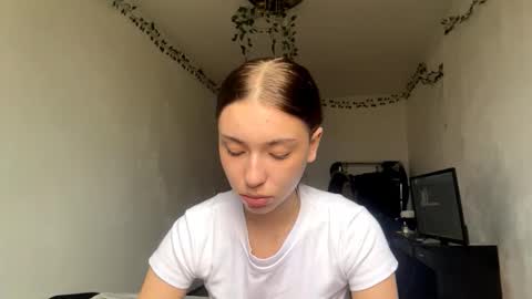 Snapshot of viviennebreihan chatting on November 2025 07:08:02 AM Vivi online show from November 2025 07:08:02 AM