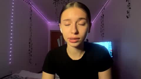 Vivi online show from November 2025 06:03:02 PM