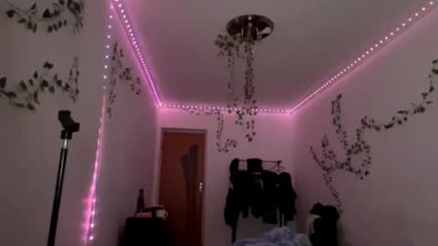 Vivi online show from December 2025 06:14:03 PM