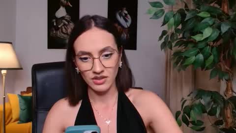 Vivienne online show from April 2026 06:56:02 PM