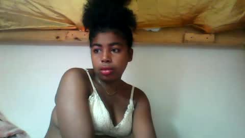 Vivienneh online show from July 2026 05:43:02 AM