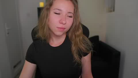 VivienVance online show from June 2026 01:45:01 PM