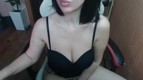 Snapshot of vivo244 chatting on April 2026 11:36:01 AM Eva online show from April 2026 11:36:01 AM