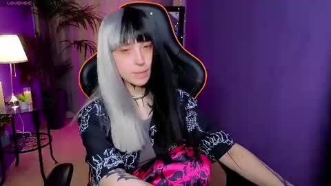 Snapshot of vixen_noir chatting on July 2026 11:02:01 AM Alice online show from July 2026 11:02:01 AM