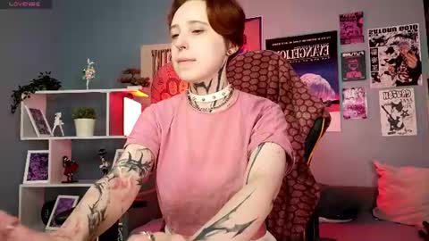 Snapshot of vixen_noir chatting on July 2026 09:02:01 PM Alice online show from July 2026 09:02:01 PM