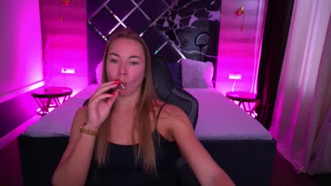 Ur Lady online show from October 2025 01:00:02 PM