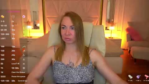 Snapshot of vixenmuse chatting on June 2026 09:24:01 PM Ur Lady online show from June 2026 09:24:01 PM