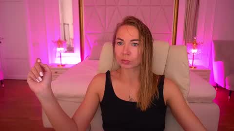 Snapshot of vixenmuse chatting on July 2026 08:37:01 PM Ur Lady online show from July 2026 08:37:01 PM