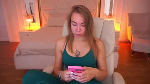 Snapshot of vixenmuse chatting on July 2026 08:44:02 PM Ur Lady online show from July 2026 08:44:02 PM