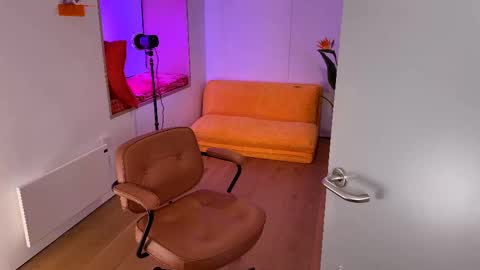 Polly  Online mostly at 9pm-2am UK Time online show from February 2025 09:42:02 PM