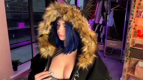 Polly  Online mostly at 9pm-2am UK Time online show from October 2025 04:18:01 PM