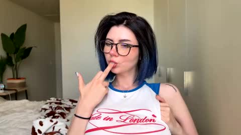 Snapshot of vixenp chatting on June 2026 05:40:02 PM Polly Online mostly at 9pm-2am UK Time online show from June 2026 05:40:02 PM