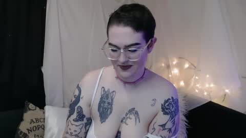 Snapshot of vixinvvitch chatting on January 2025 03:44:01 PM VIXIN online show from January 2025 03:44:01 PM