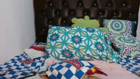 Venus online show from December 2025 01:02:02 AM