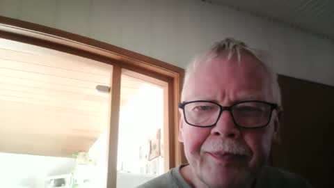 Snapshot of volkeronly chatting on March 2026 12:33:02 PM volkeronly online show from March 2026 12:33:02 PM