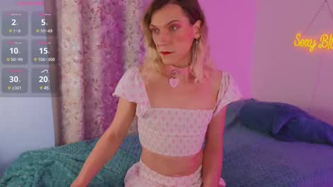 Snapshot of vulgar_wife chatting on February 2025 01:19:01 AM Vikky online show from February 2025 01:19:01 AM