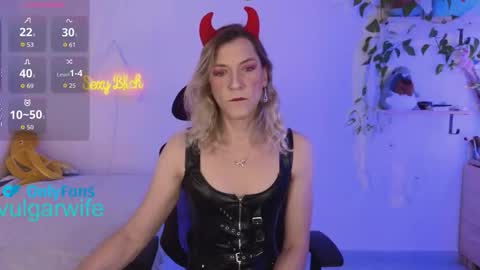 Snapshot of vulgar_wife chatting on November 2025 01:24:01 PM Vikky online show from November 2025 01:24:01 PM