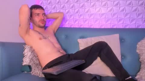 Snapshot of vynny_blacke_ chatting on November 2025 10:29:02 PM Vynny Blacke online show from November 2025 10:29:02 PM