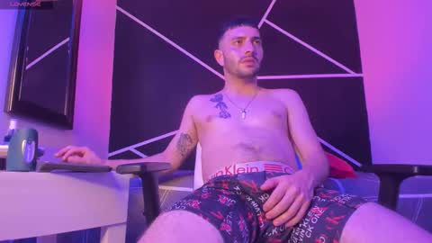 Snapshot of vynny_blacke_ chatting on November 2025 12:42:01 PM Vynny Blacke online show from November 2025 12:42:01 PM