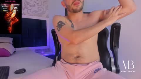 Snapshot of vynny_blacke_ chatting on March 2026 04:18:02 AM Vynny Blacke online show from March 2026 04:18:02 AM