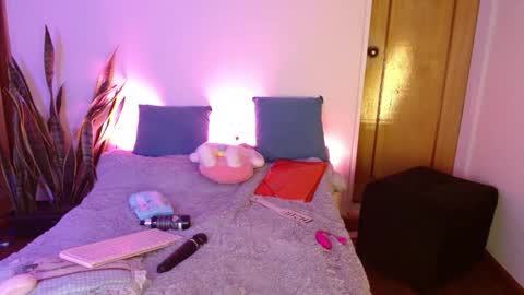 kitty SUPORT ME AND MY BABY SINGLE MOMY online show from September 2025 06:05:02 AM