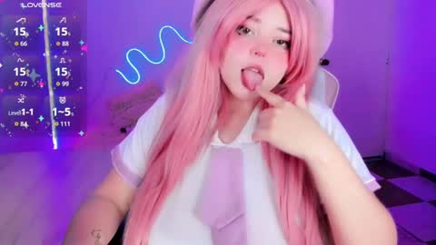 Snapshot of waifumochi_chan chatting on September 2025 12:43:01 AM online show from September 2025 12:43:01 AM