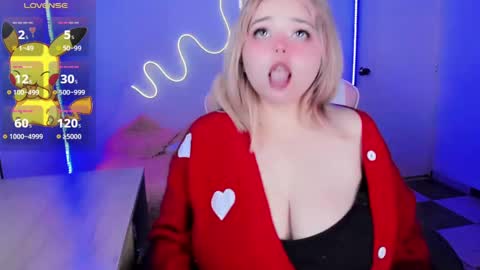 Snapshot of waifumochi_chan chatting on September 2025 12:36:01 AM online show from September 2025 12:36:01 AM