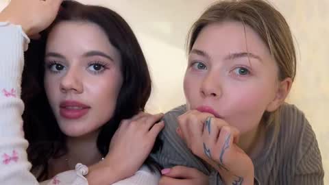 Mia online show from December 2024 12:59:02 PM