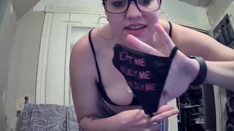 Snapshot of warwhore24 chatting on February 2025 08:25:01 PM warwhore24 online show from February 2025 08:25:01 PM